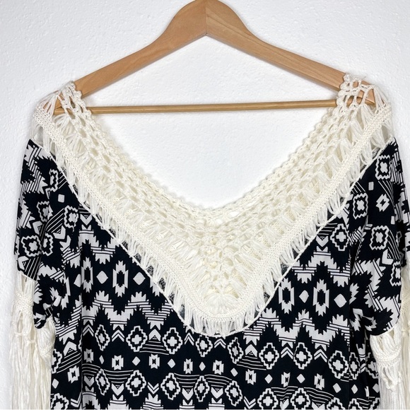 IT GIRL Sz. S Aztec Boho Pattern Fringe Poncho - Picture 6 of 7